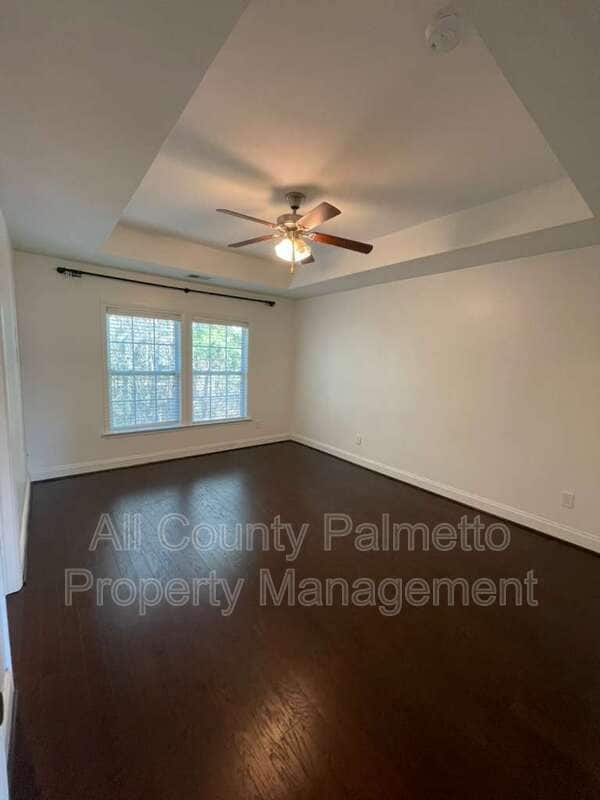 Building Photo - 4077 Hartland St