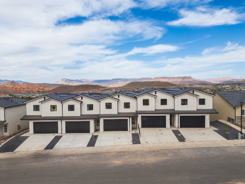 Building Photo - 2204 380 S
