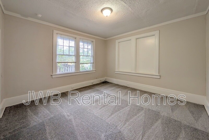 Building Photo - 1734 Brackland St
