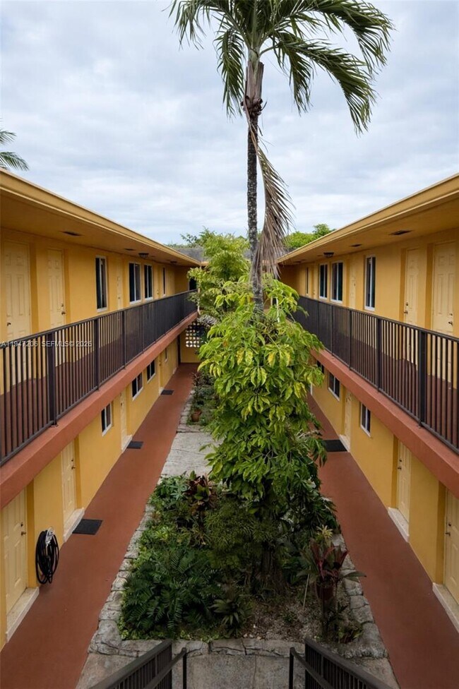 Building Photo - 1733 Mayo St