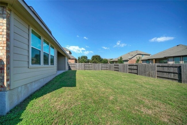 Building Photo - 18413 Falcon Pointe Blvd