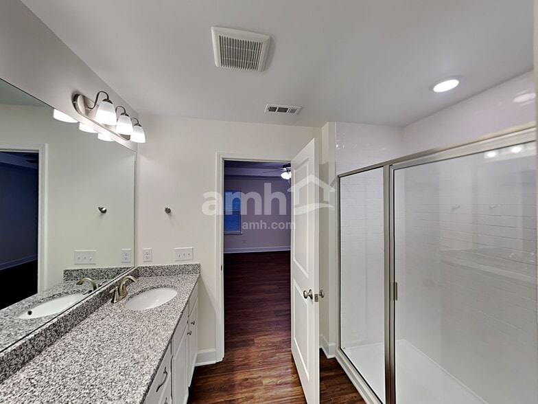 Building Photo - 3012 Esquire Dr