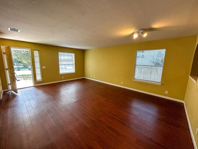 Building Photo - Rare 5 Bedroom in Crystal Knoll Georgetown