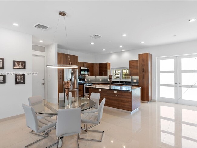 Building Photo - 3510 NE 17th Ave