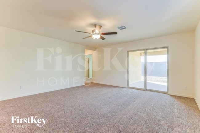 Building Photo - 1067 W 20th St