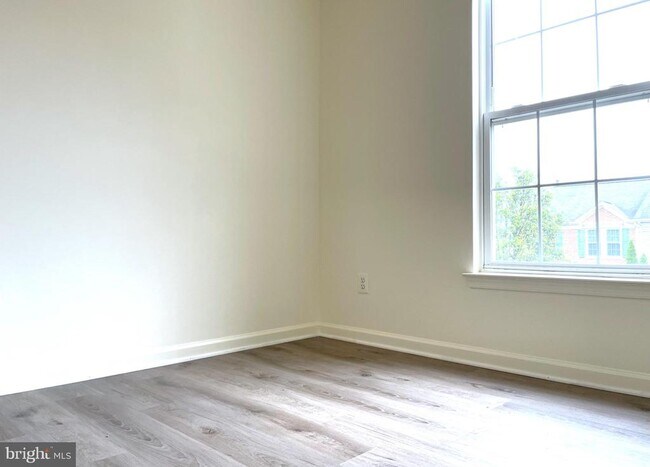 Building Photo - 2540 Banshire Dr