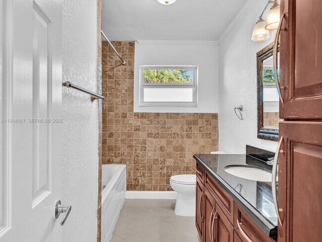 Building Photo - 4416 SW 35th Ave