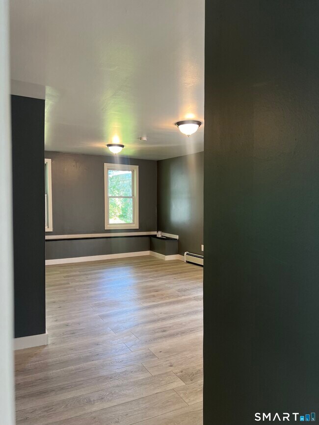 Building Photo - 90 Aetna St