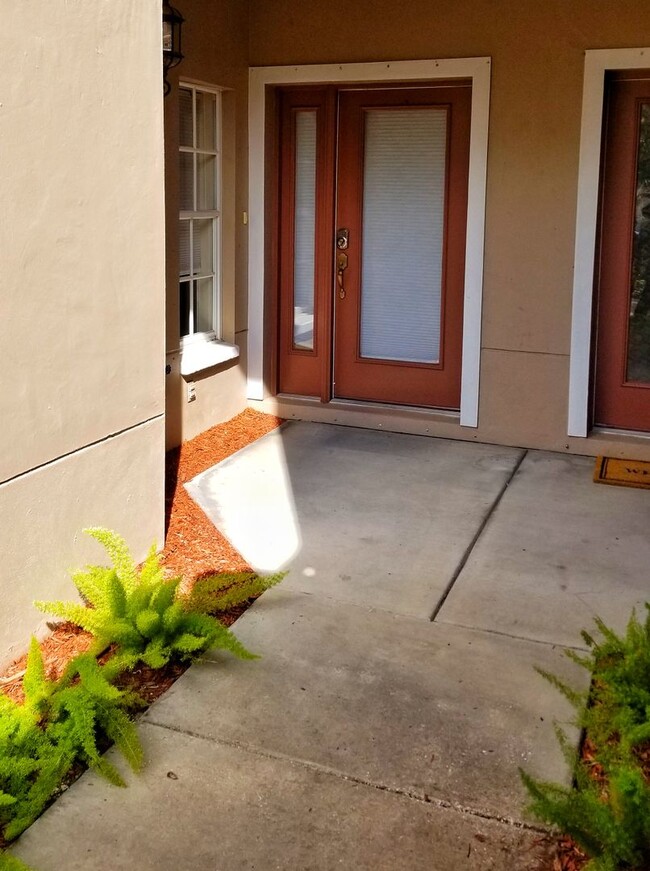 Building Photo - 3 Bedroom 2.5 Bath Townhome in North St. P...