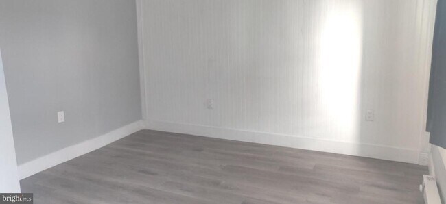 Building Photo - 4951 W Thompson St