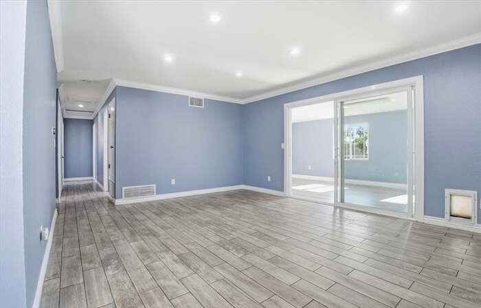 Building Photo - 10380 Hole Ave