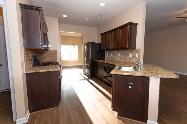 Building Photo - 4632 Southwind Rd