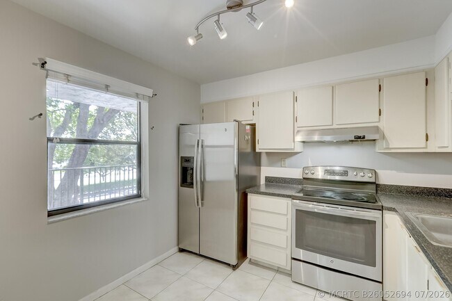 Building Photo - 6751 N University Dr