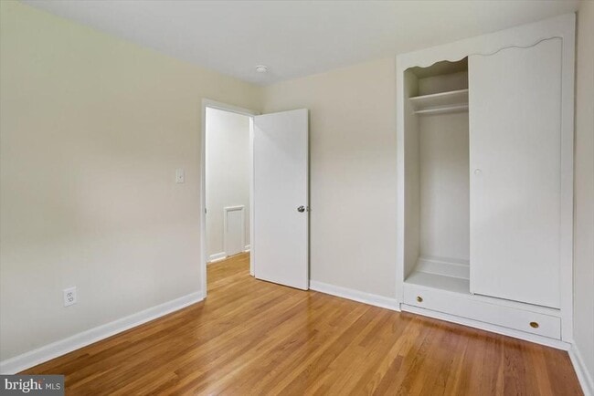 Building Photo - 901 Kenbrook Dr