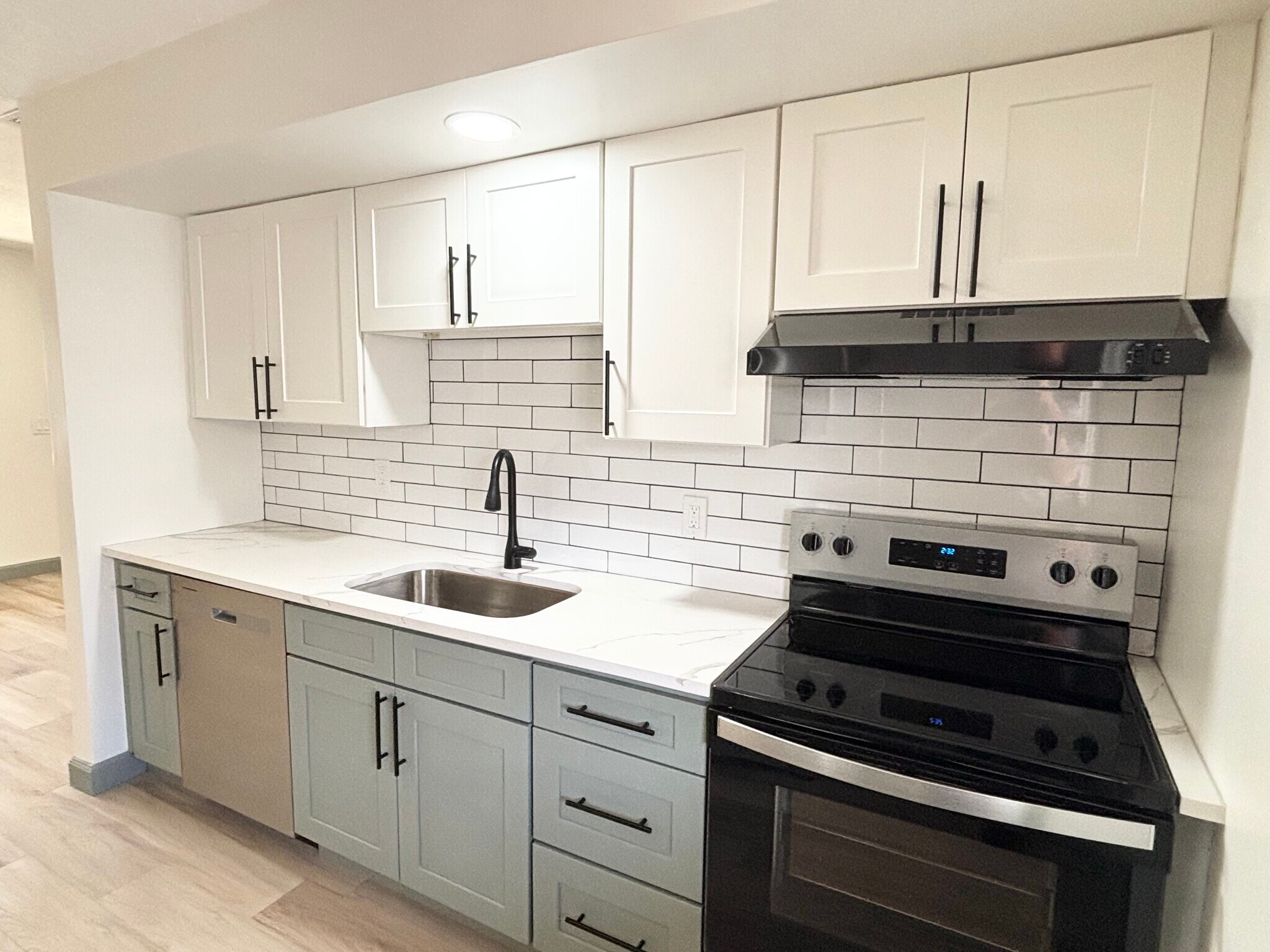 Building Photo - 510 91st Ave N