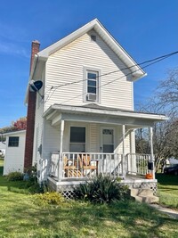 Building Photo - Charming 2 Bedroom Home Available!