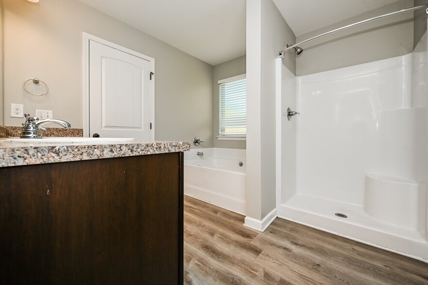 Building Photo - 221 Magnaview Dr