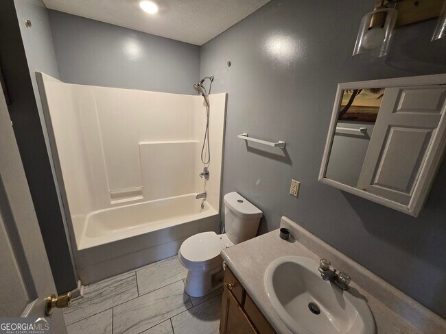 Building Photo - 629 Hanson St