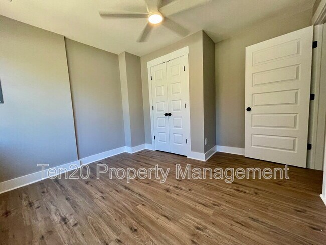 Building Photo - 1720 19th Ave