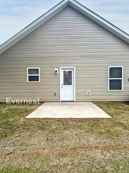 Building Photo - 413 S Davis St