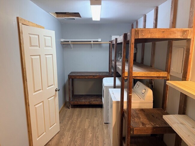 Building Photo - 663 Duke Ave