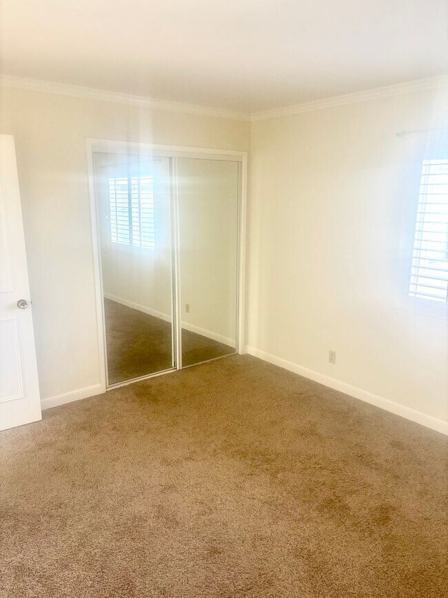 Building Photo - 444 Richmond Dr