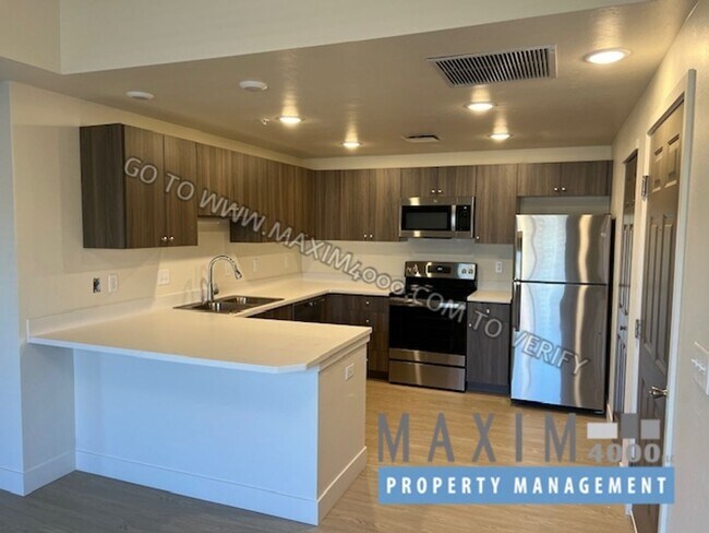 Interior Photo - 1020 GRAND AVENUE