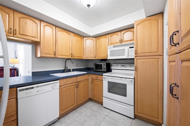 Building Photo - 3909 N Ocean Blvd