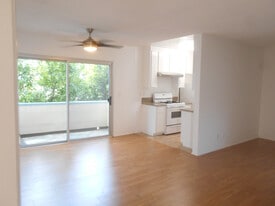 Building Photo - 2322 5th St
