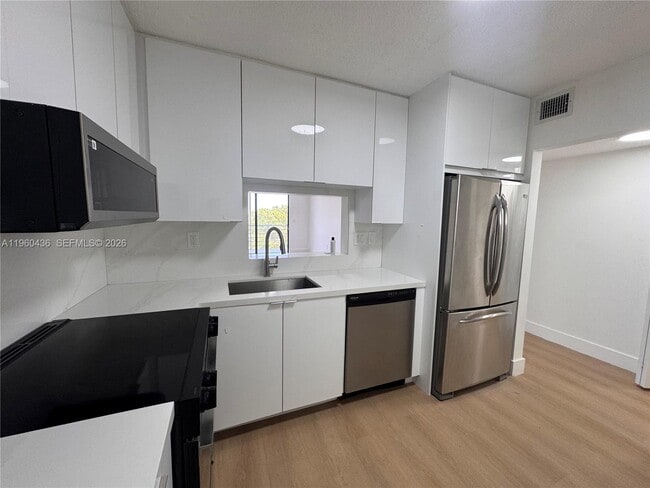 Building Photo - 1820 SW 81st Ave