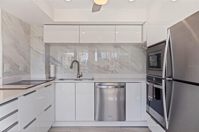 Building Photo - 6145 Sun Blvd