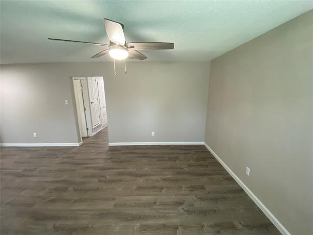 Building Photo - 2434 Lakeshore Dr