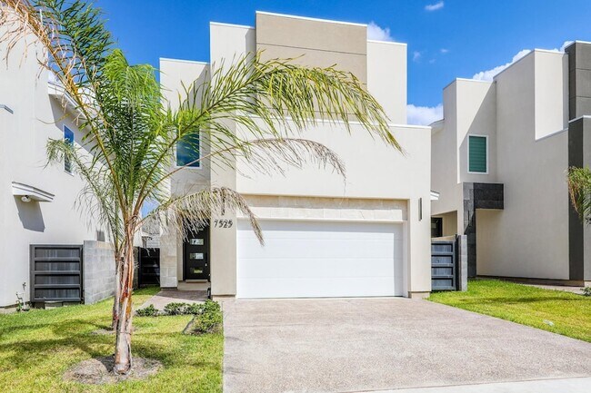 Primary Photo - 7525 Cresta Bella St