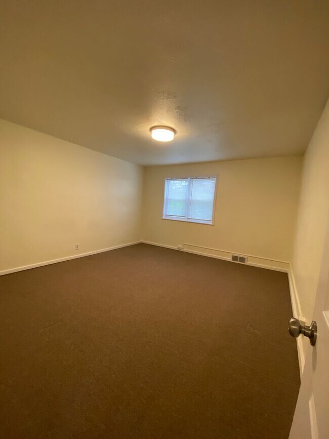 Building Photo - Updated 2BR Apartment with office now show...