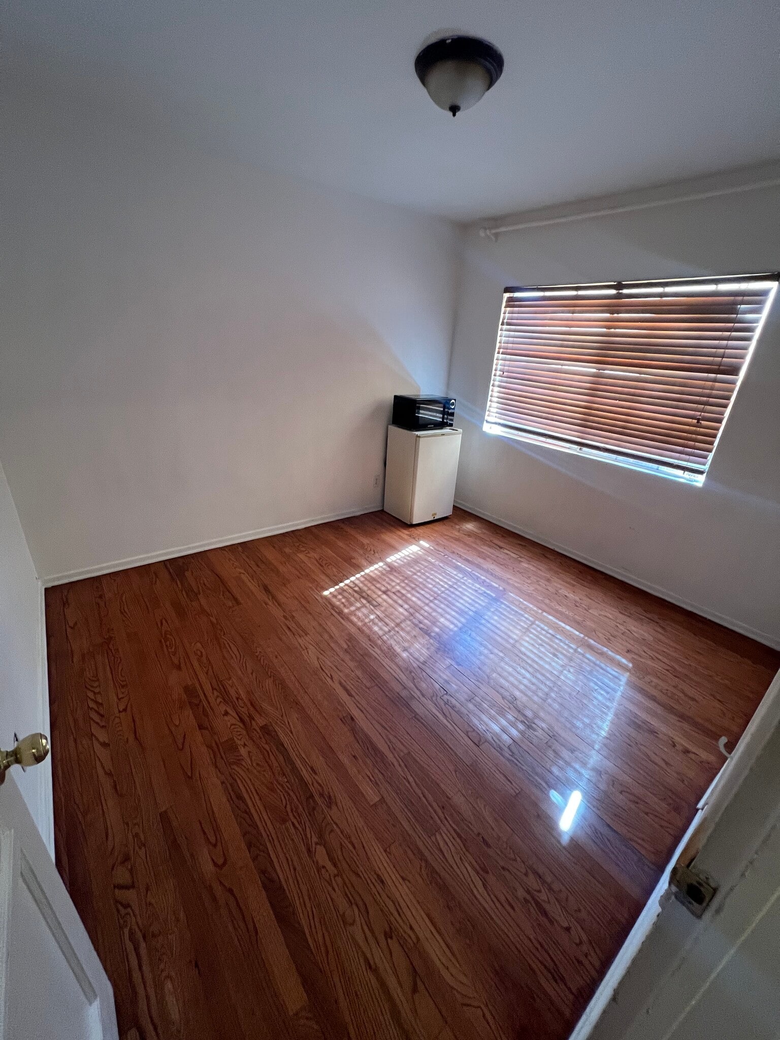 Building Photo - 22453 Clarendon St