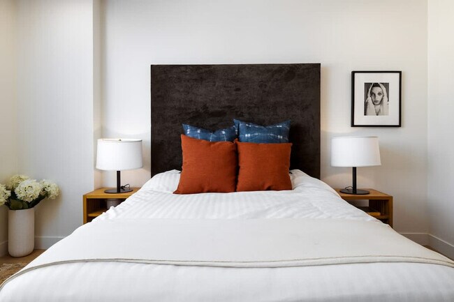 Building Photo - 4747 Marina Dr