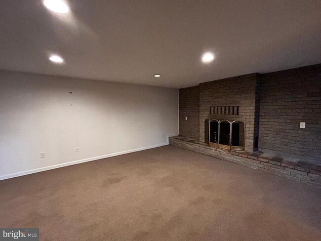 Building Photo - 985 Tasker Rd