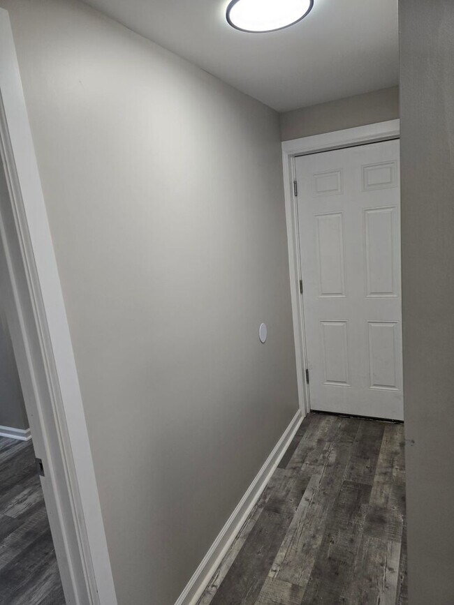 Building Photo - 3 Bedroom 1Bath Newly Renovated Apt- 228 M...