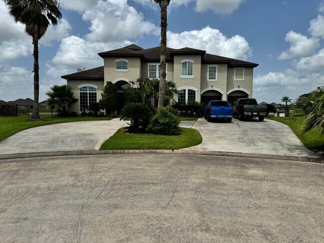 Building Photo - 8 Cypress Point Ct
