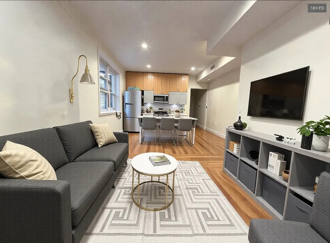 Building Photo - 73 Thatcher St