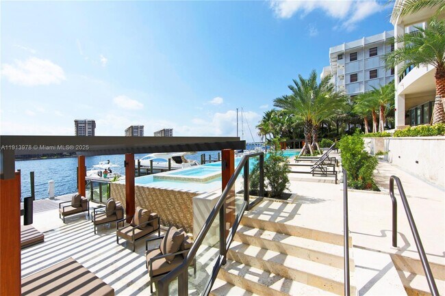 Building Photo - 3554 W Glencoe St