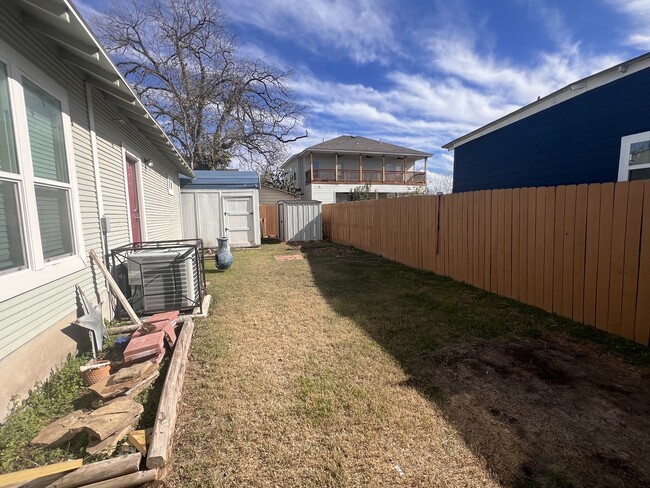 Back yard with two storage sheds. - 422 S Olive St