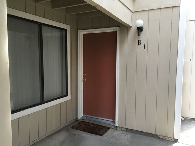 Building Photo - PRICE JUST REDUCTED TO $1,075.00 PER MONTH...