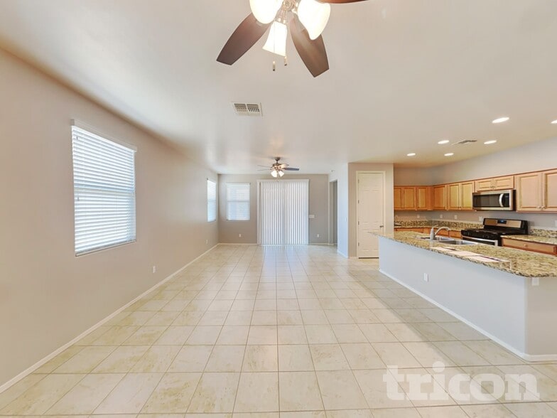 Building Photo - 41038 W Portis Dr