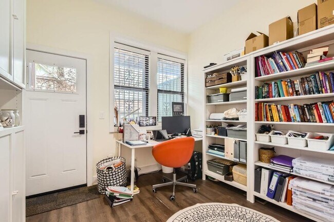Building Photo - 5 bedroom in Chicago IL 60613