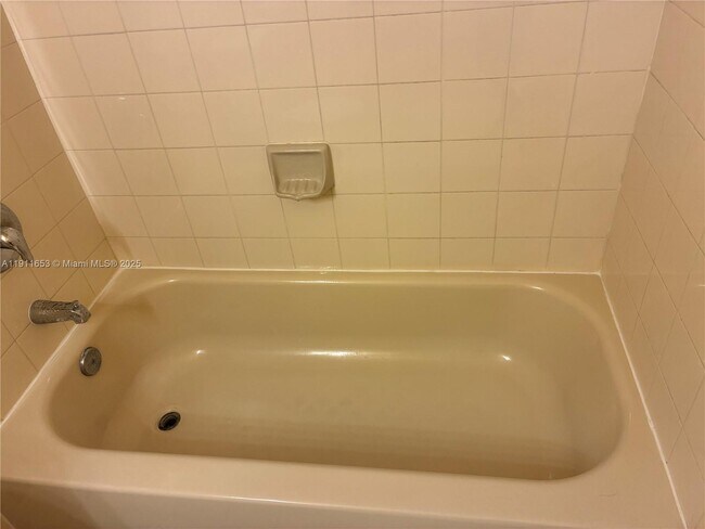 Building Photo - 1536 SE 25th St