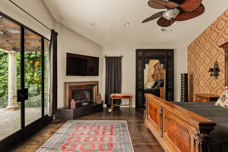 Building Photo - 4909 Woodley Ave