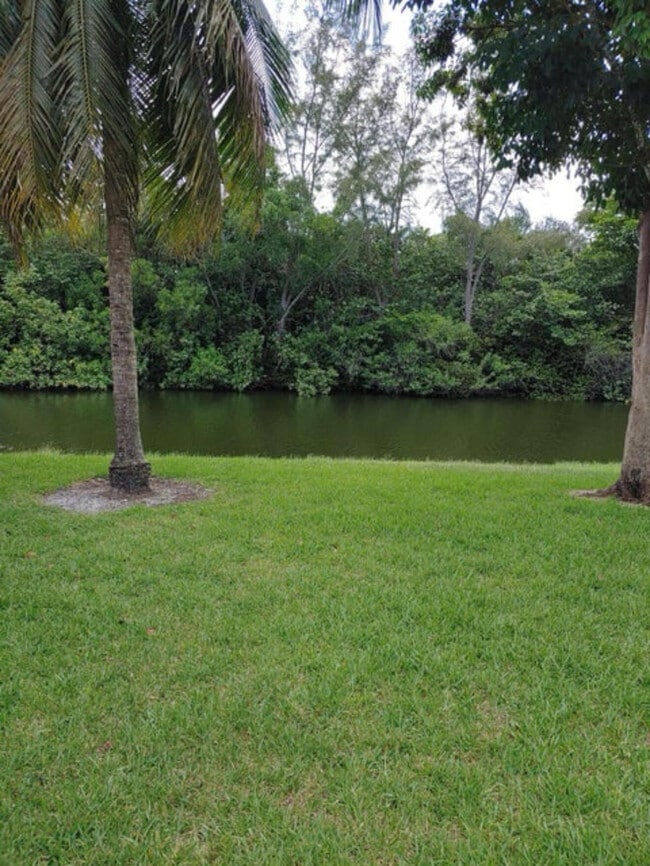 Building Photo - 63 Windsor C