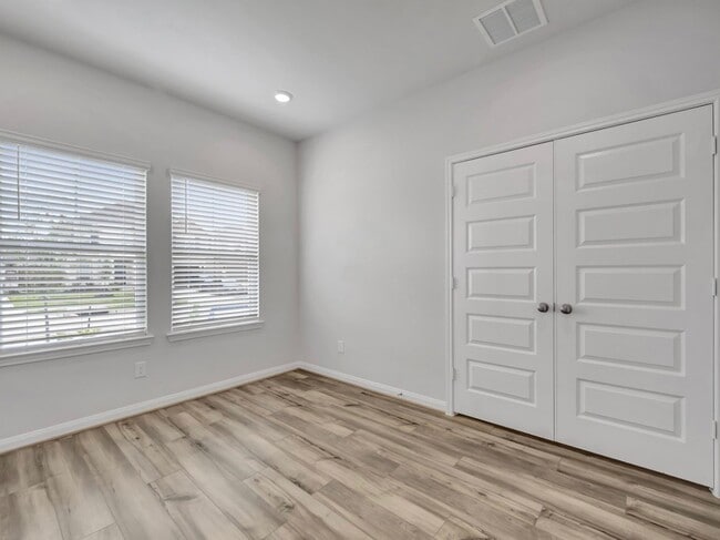 Building Photo - 6919 Ventura Dr