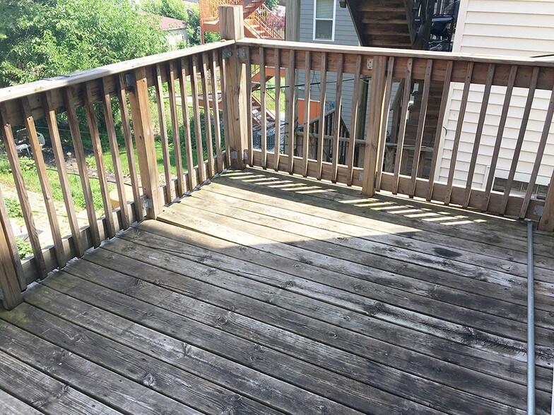 Deck - 1927 N Sawyer Ave